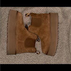 Ugg Chelsea like new